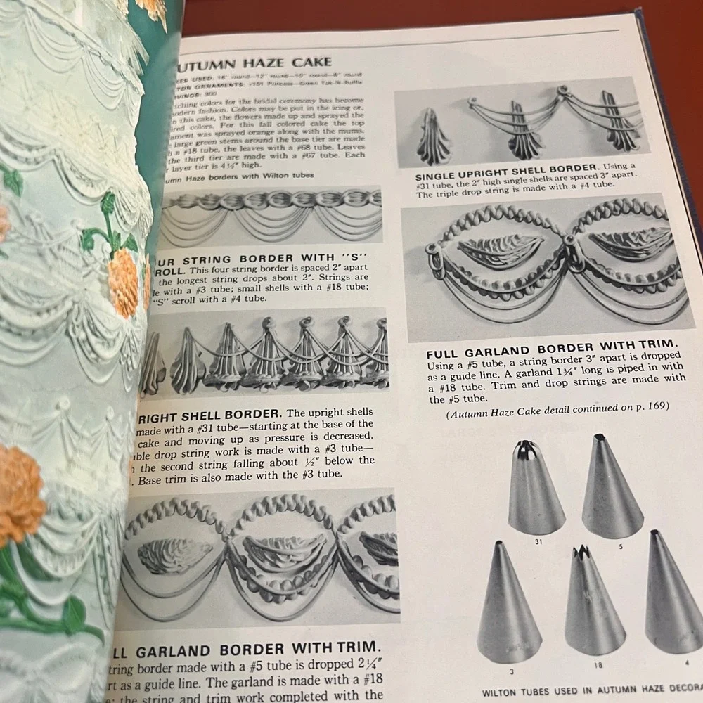 Wilton's Wonderland of‎ Cake Decorating 1968 5th Edition Hardcover Cookbook